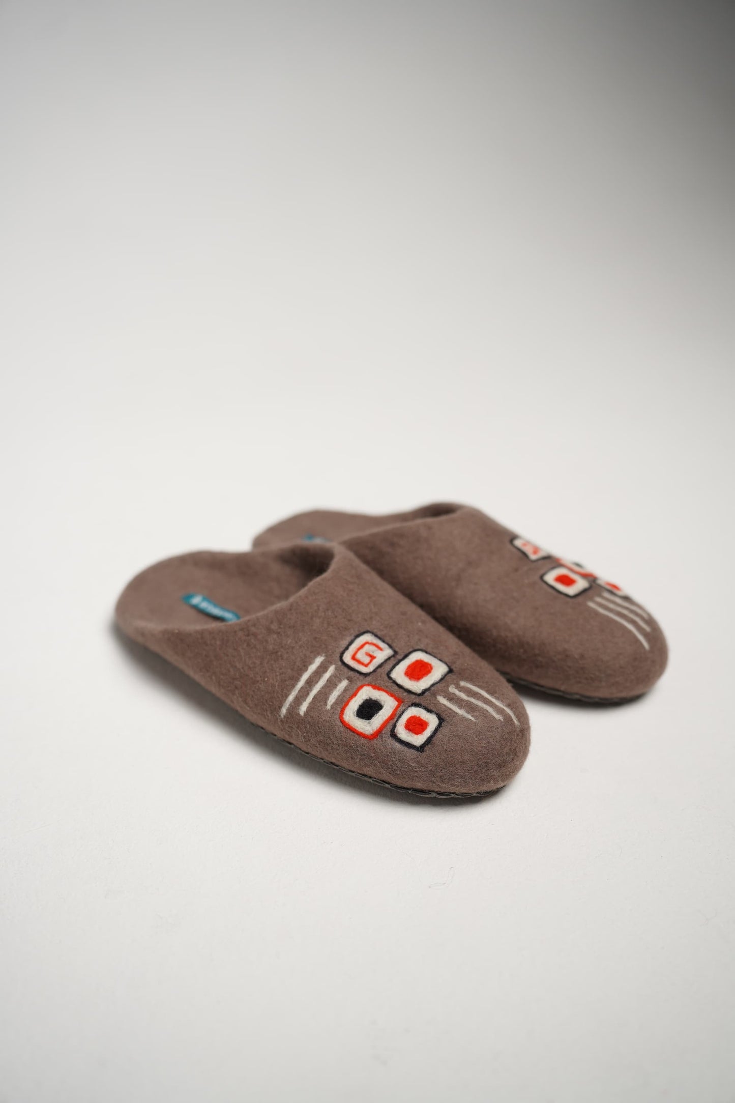 Brown Geometric